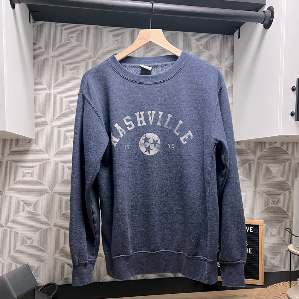 Nashville crewneck sweater, size Small